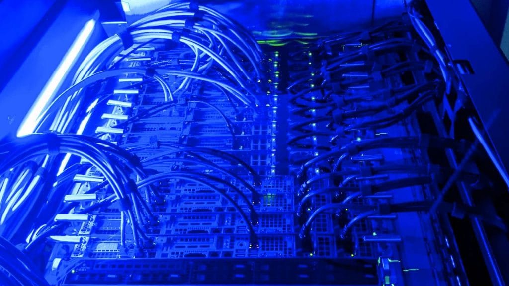 Liquid Immersion Cooling for Efficient and Eco-Friendly Cloud Servers